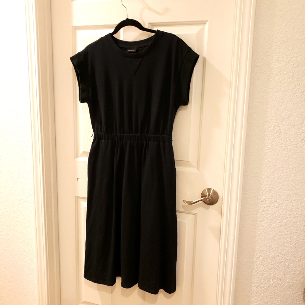 Black midi sweatshirt dress with pockets